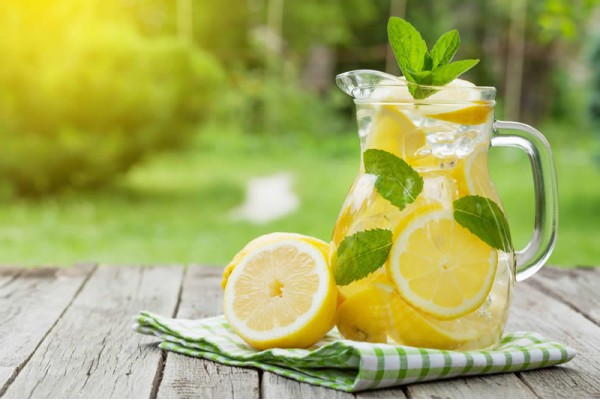 Limonada rosa: aprenda a fazer ótima opção para substituir o refrigerante